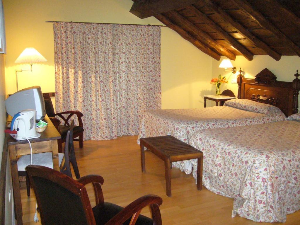 Hotel Rural Casa Roja 카다베도 객실 사진